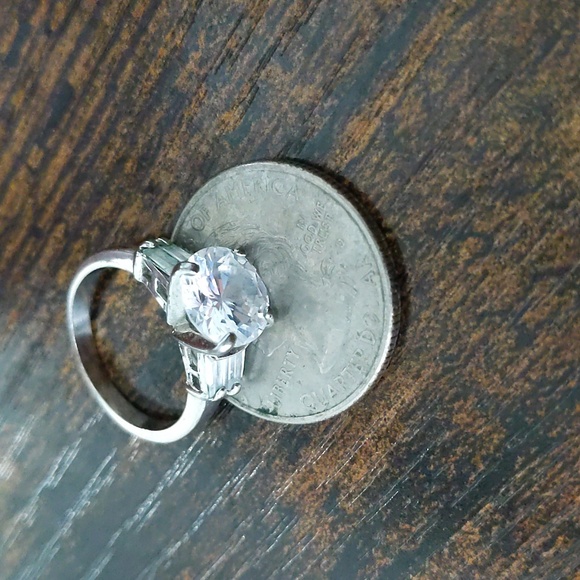 Silver ring - Picture 1 of 8